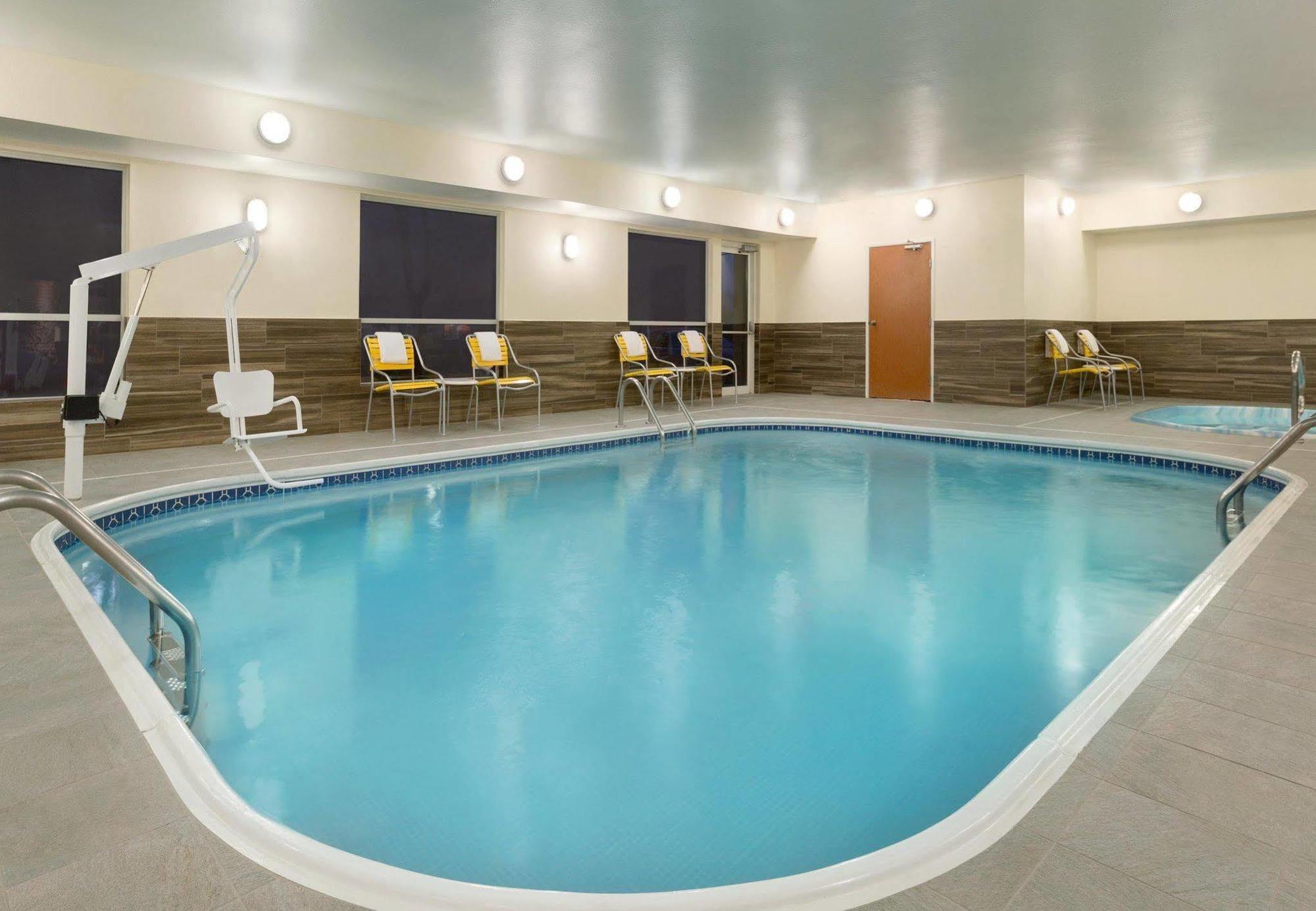 Fairfield Inn & Suites Bismarck South Екстер'єр фото